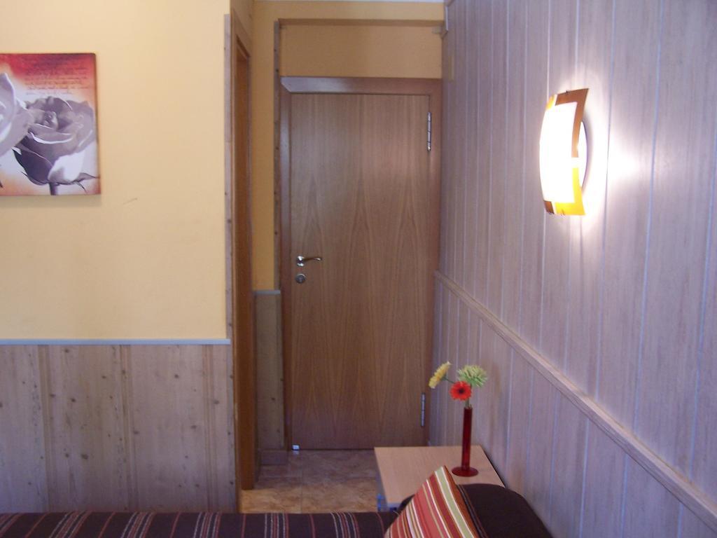 Hostal El Carmen Zaragoza Exterior photo